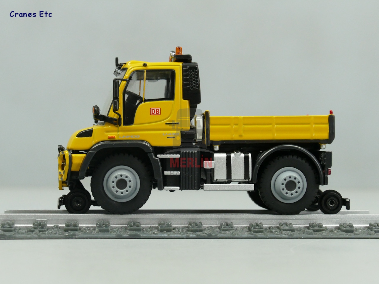 1/50 Mercedes-Benz Unimog U 400 - Karayolu / Demiryolu