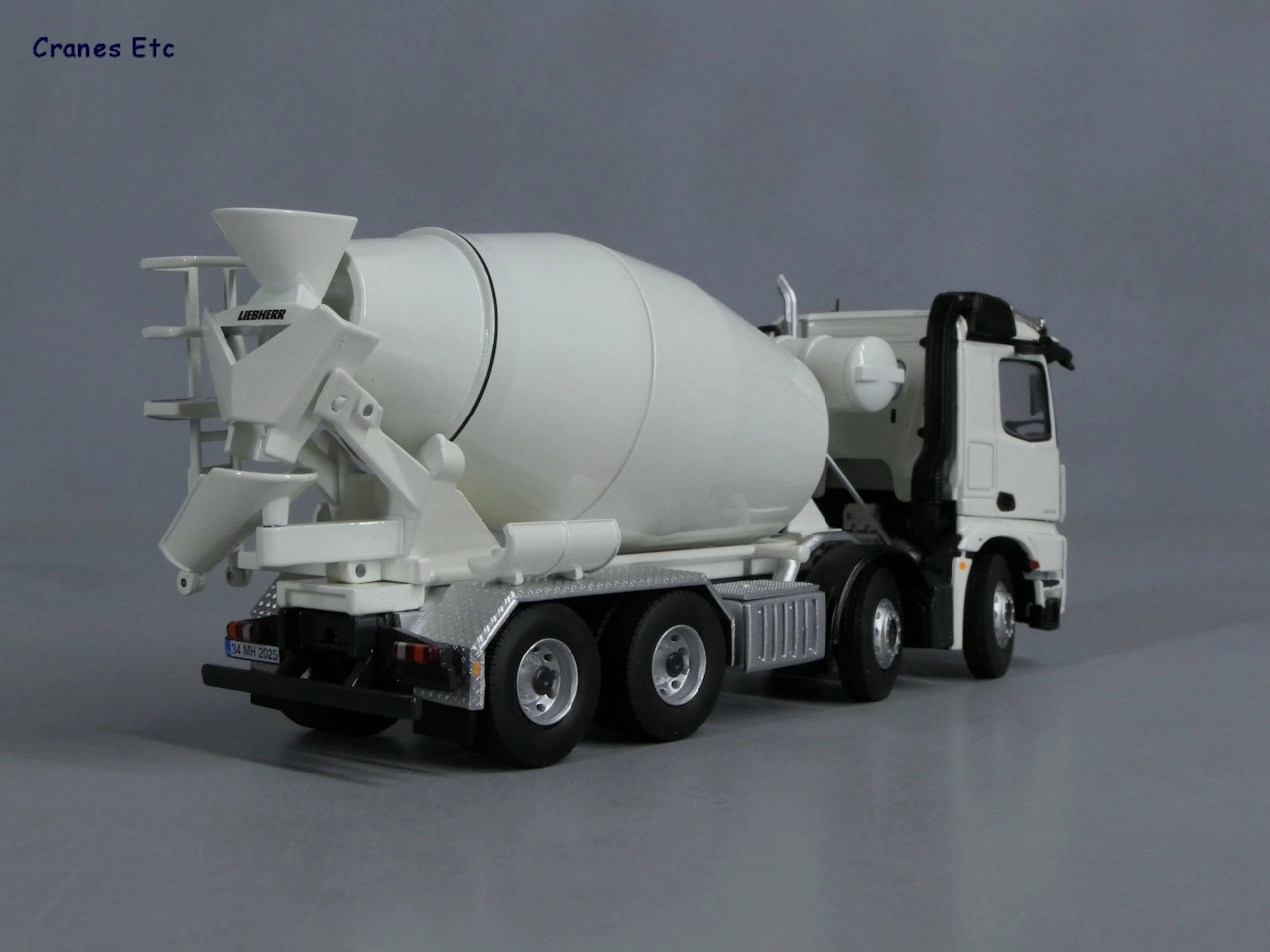 1/50 Mercedes Arocs 8x4 Beton Mikseri - MERLİN HOBİ  - sergilenmeye hazır model araç