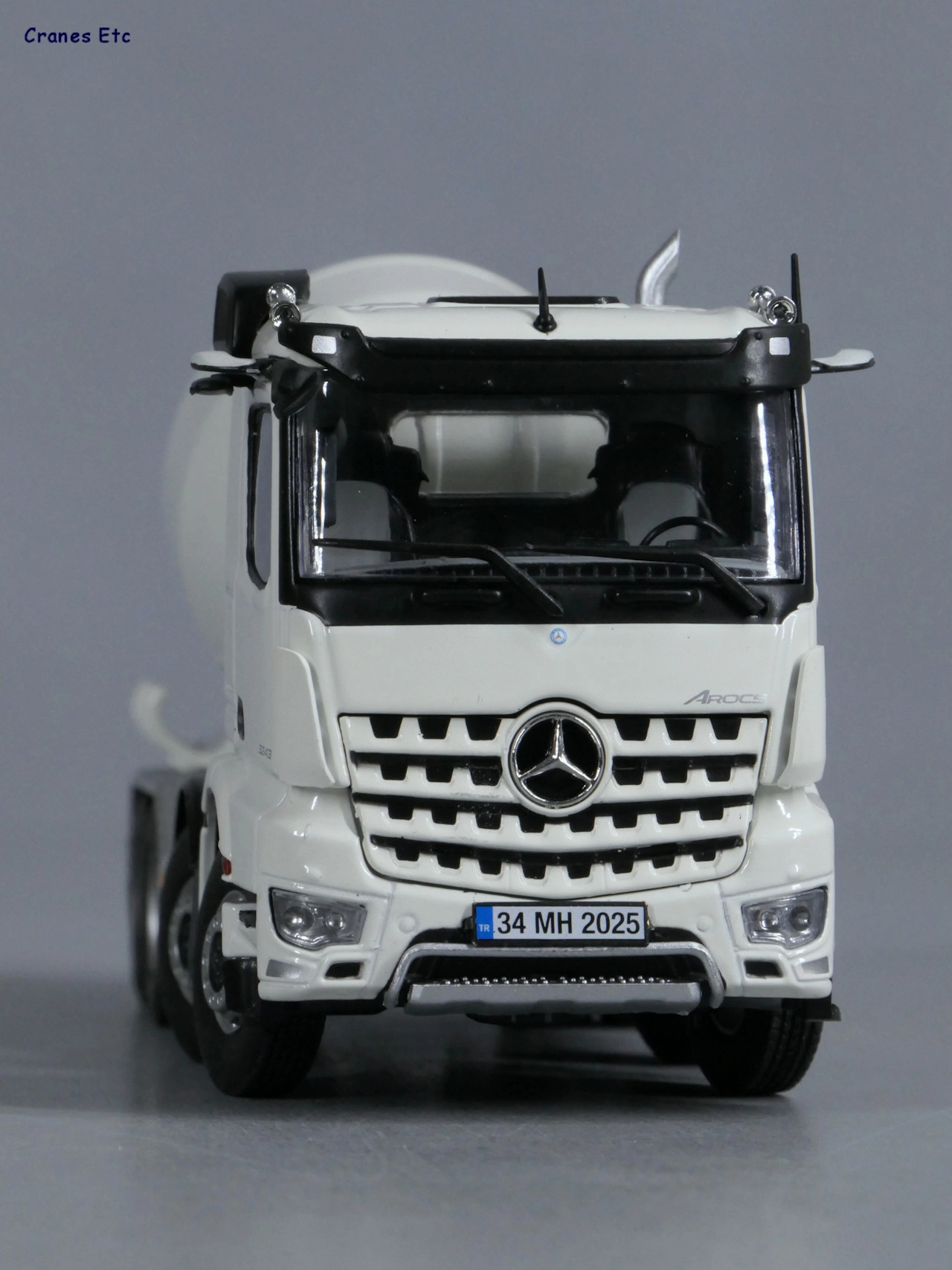 1/50 Mercedes Arocs 8x4 Beton Mikseri - MERLİN HOBİ  - sergilenmeye hazır model araç