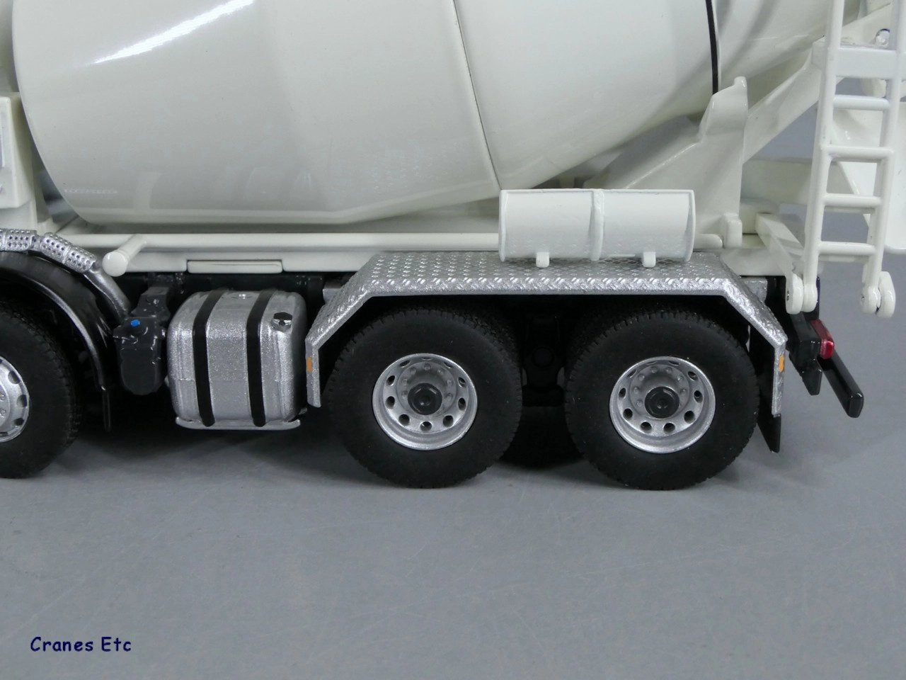 1/50 Mercedes Arocs 8x4 Beton Mikseri - MERLİN HOBİ  - sergilenmeye hazır model araç