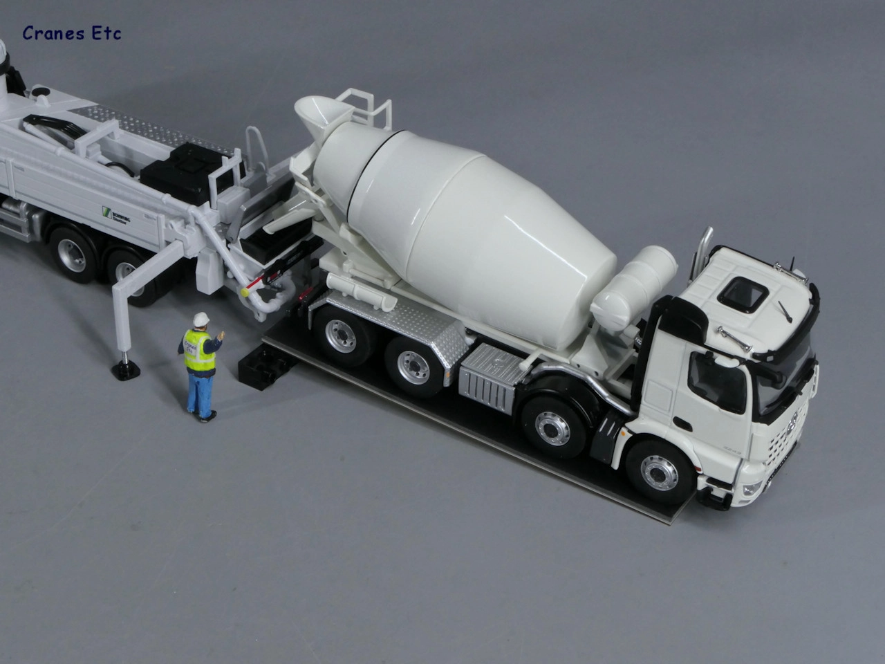 1/50 Mercedes Arocs 8x4 Beton Mikseri - MERLİN HOBİ  - sergilenmeye hazır model araç