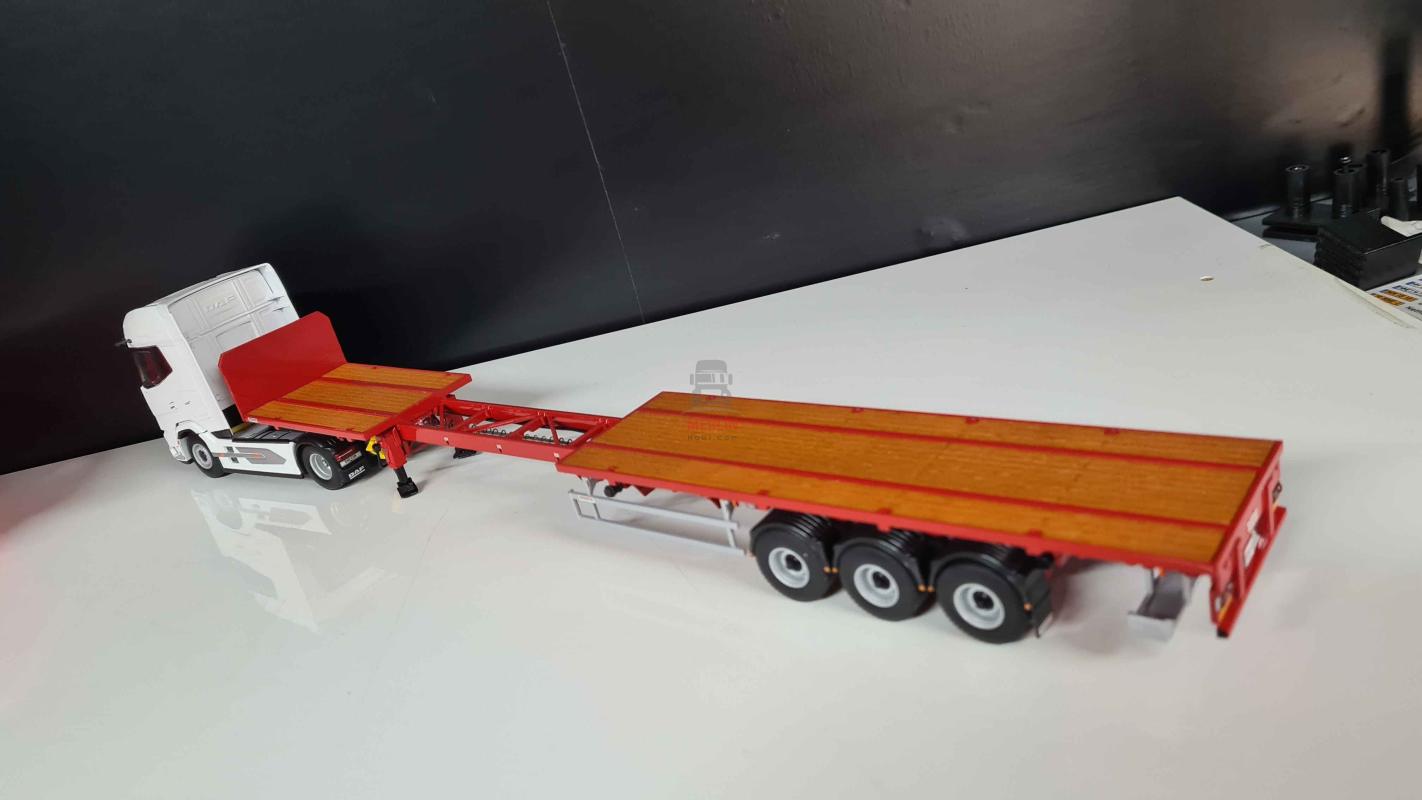 1/50 Daf XG+ 4x2  + FLATBED TRAILER - 3 AXLE 