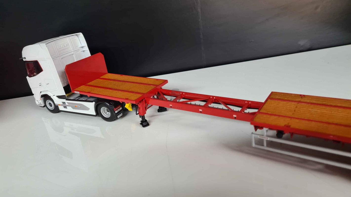1/50 Daf XG+ 4x2  + FLATBED TRAILER - 3 AXLE 