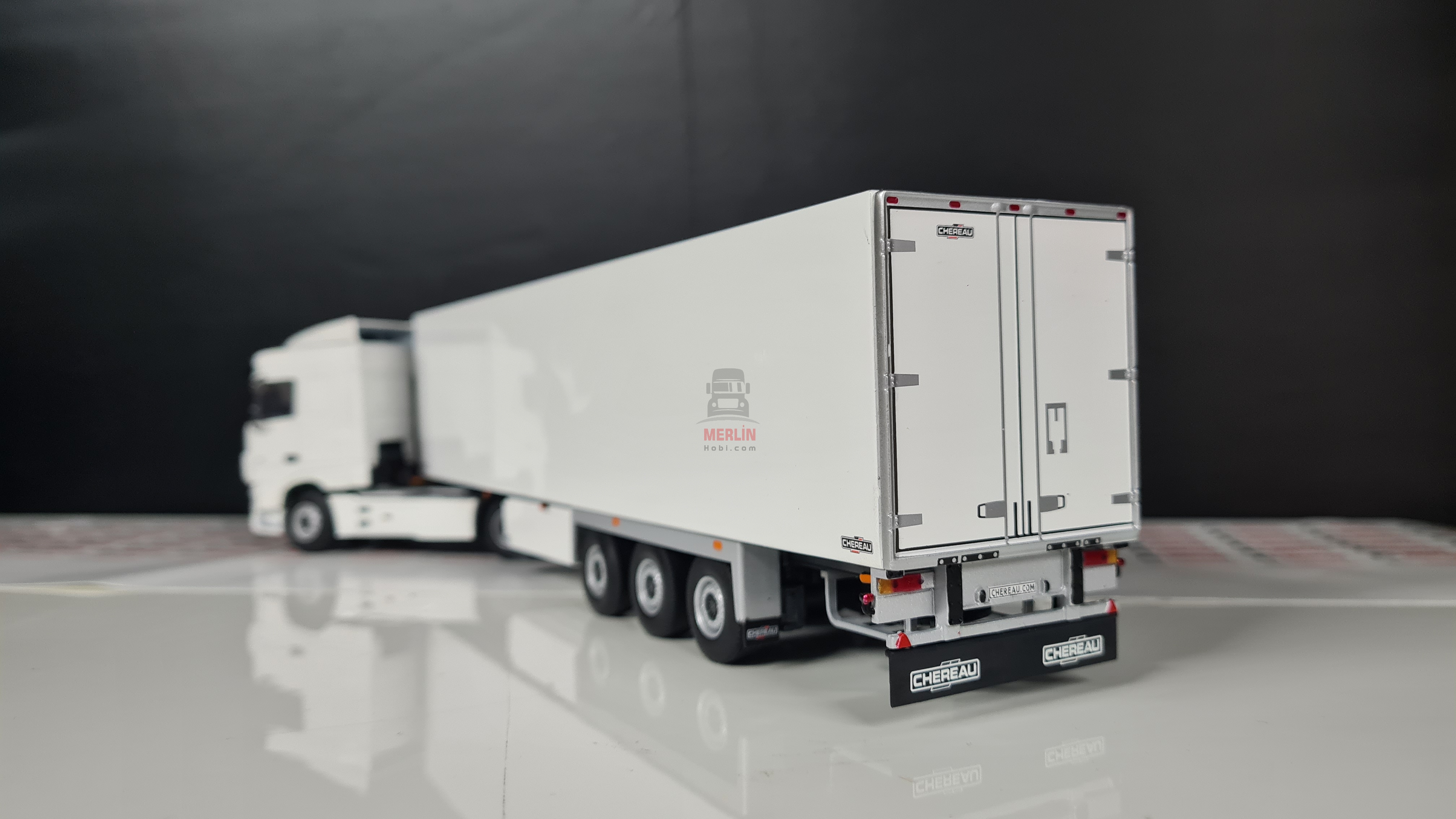 1/50 Daf XF 106 4x2 Beyaz + Frigo Soğutuculu Trailer