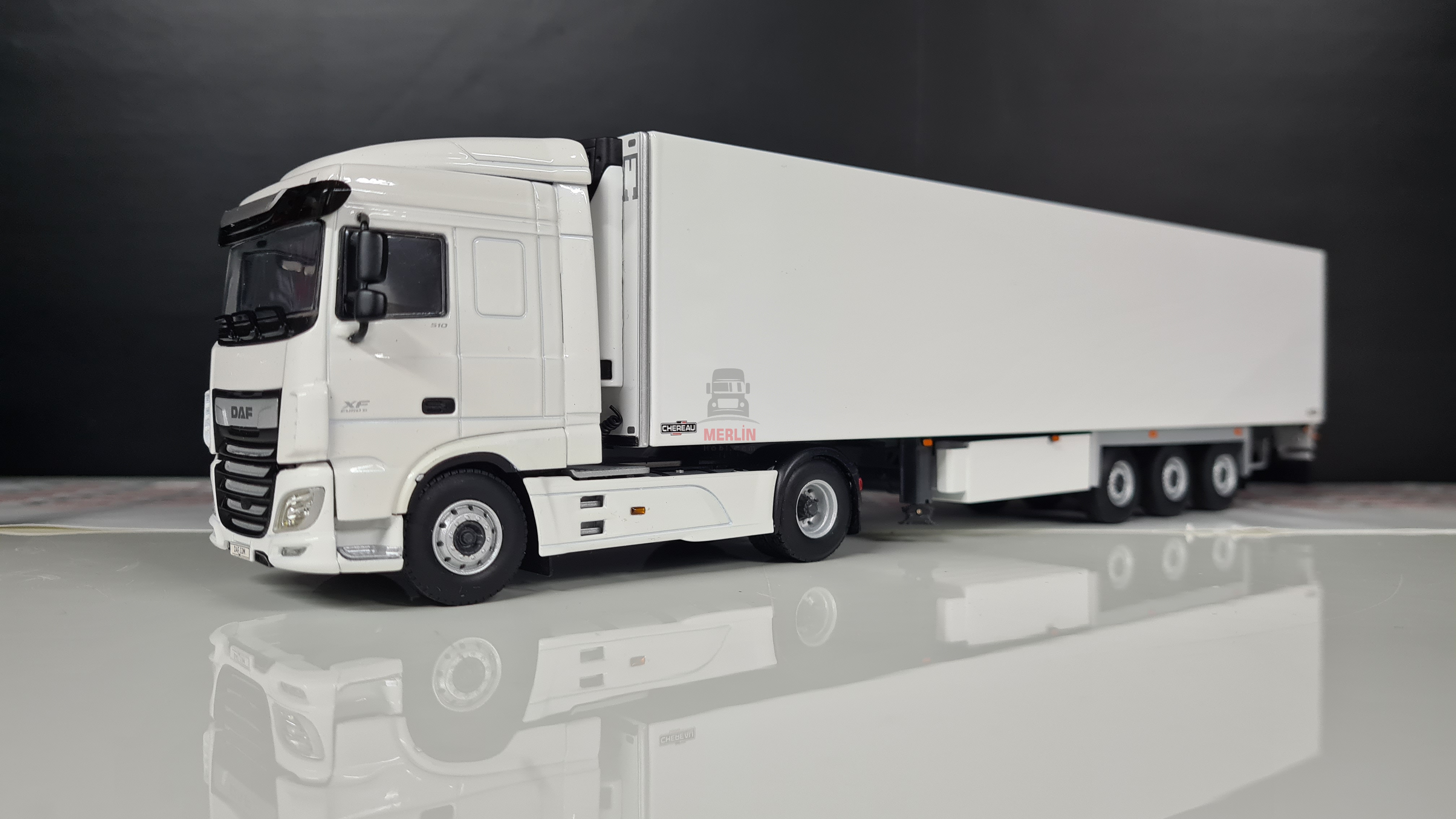 1/50 Daf XF 106 4x2 Beyaz + Frigo Soğutuculu Trailer