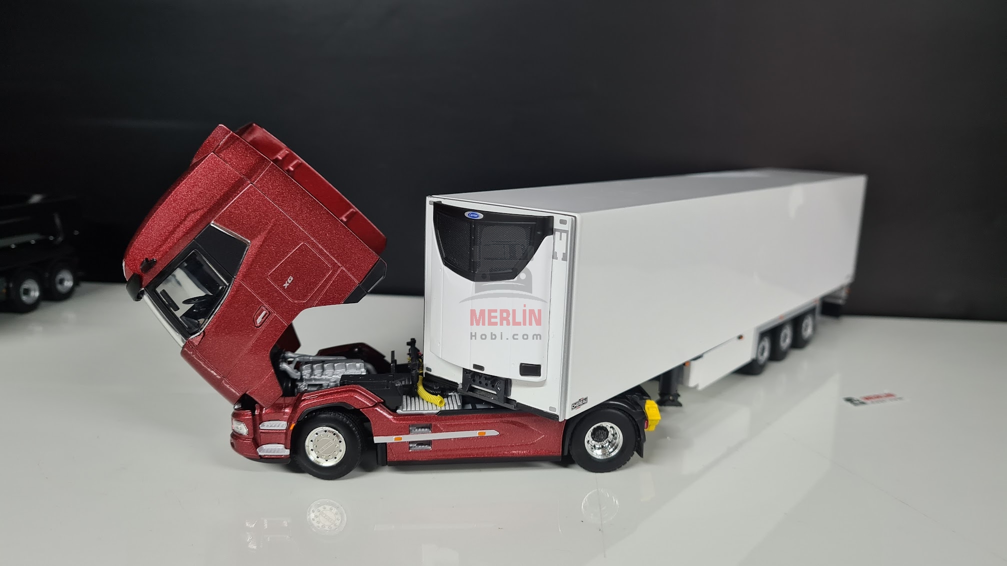 1/50 Daf XG 4x2 Kırmızı + Frigo Soğutuculu Trailer