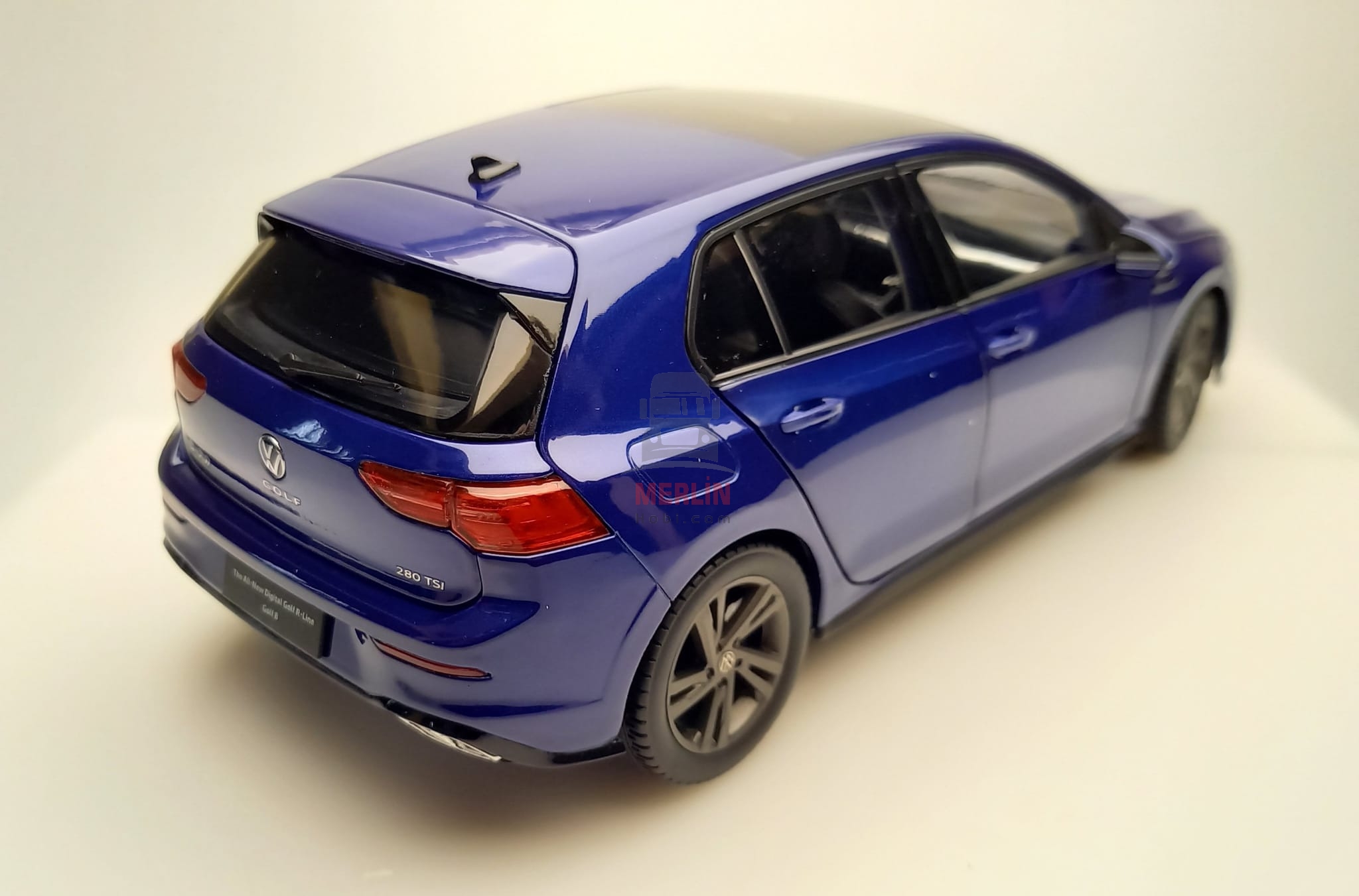 1/18  VW Golf 8 R-Line - 2020 - Blue metallic