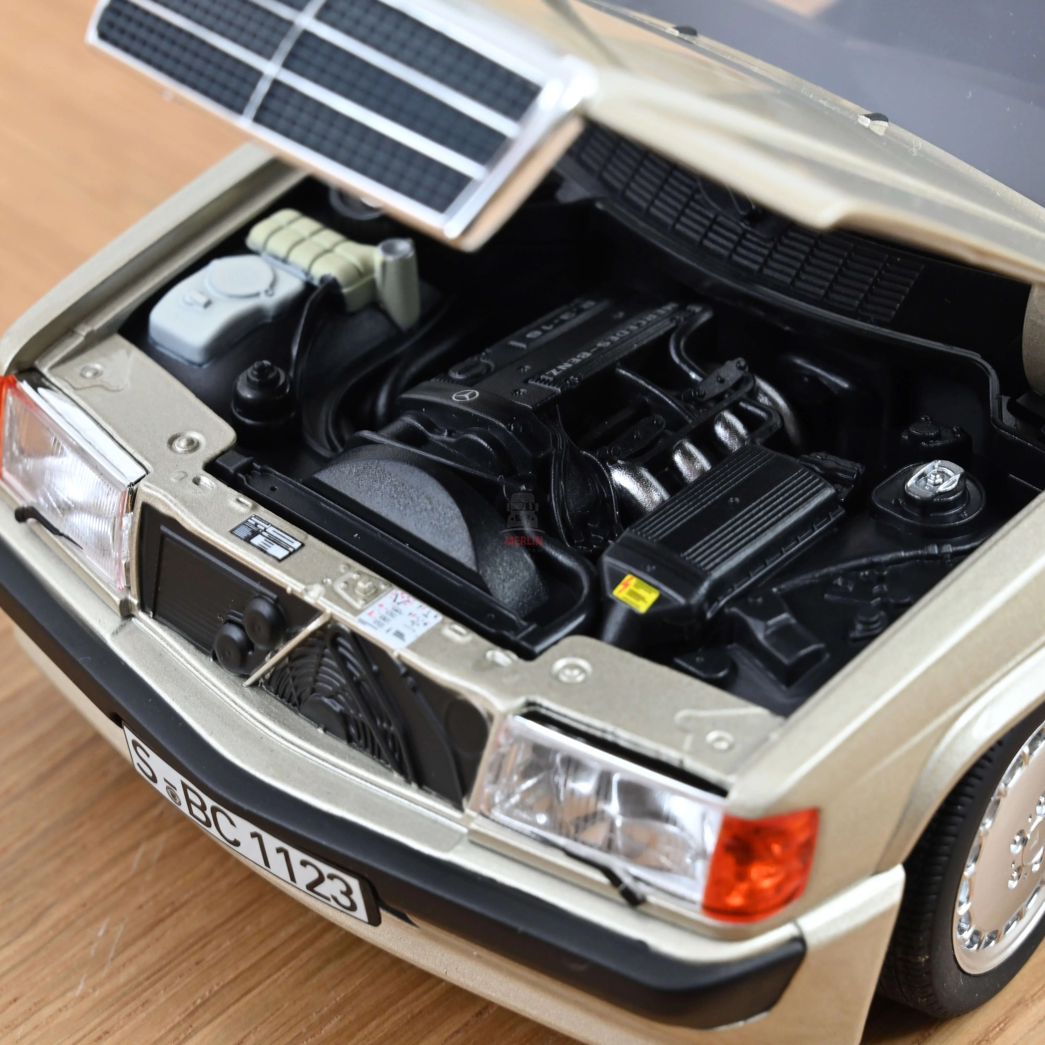 1/18 Norev Mercedes-Benz 190 E 2.3-16 1984 Duman Gümüş Metalik