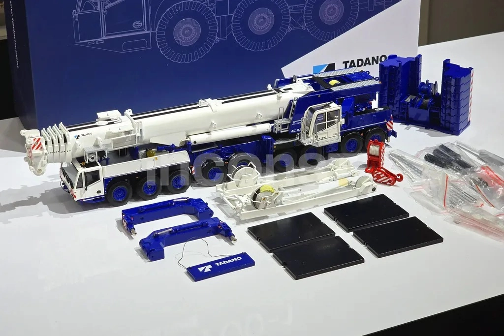 1/50 Tadano AC 7.450-1 Mobile Crane