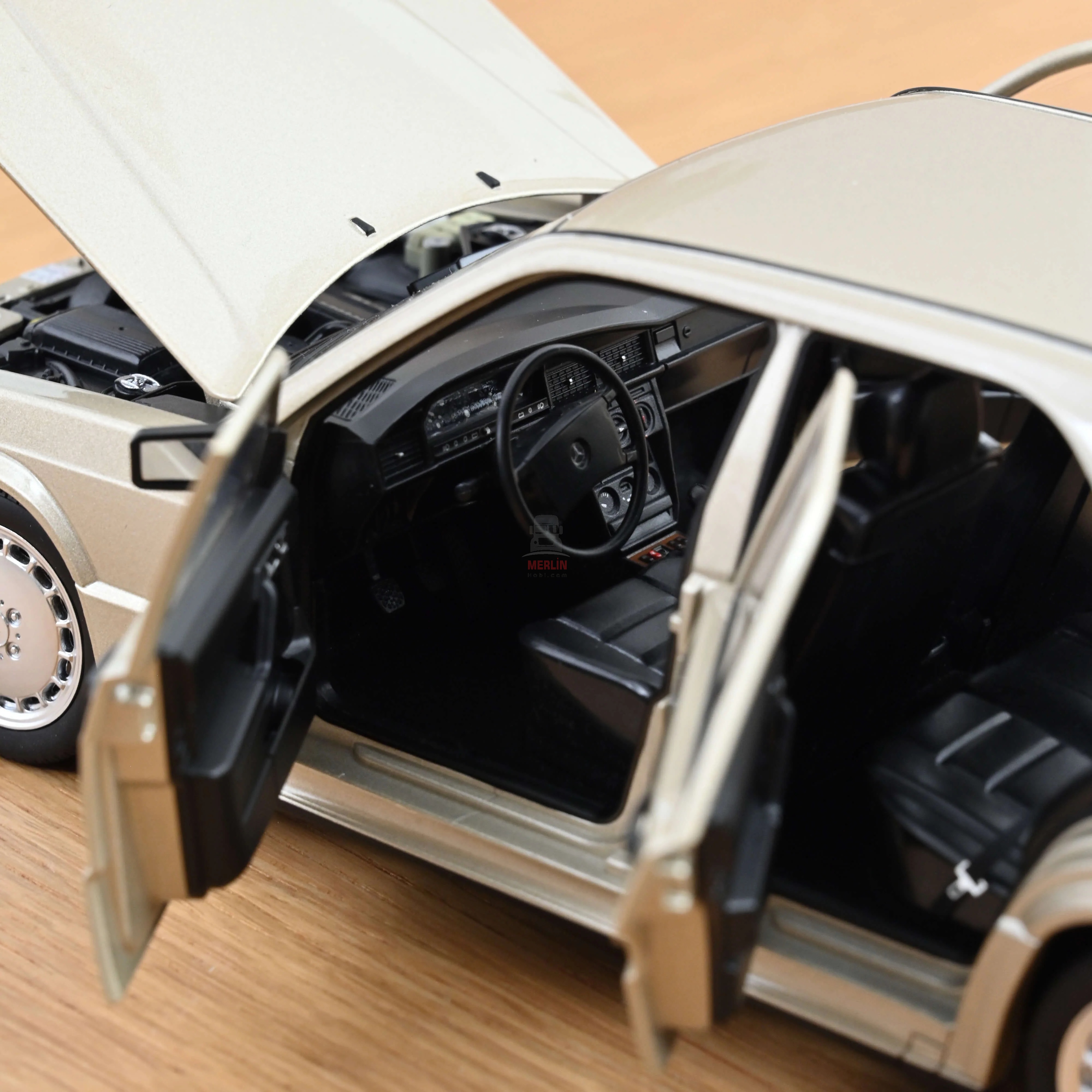1/18 Norev Mercedes-Benz 190 E 2.3-16 1984 Duman Gümüş Metalik