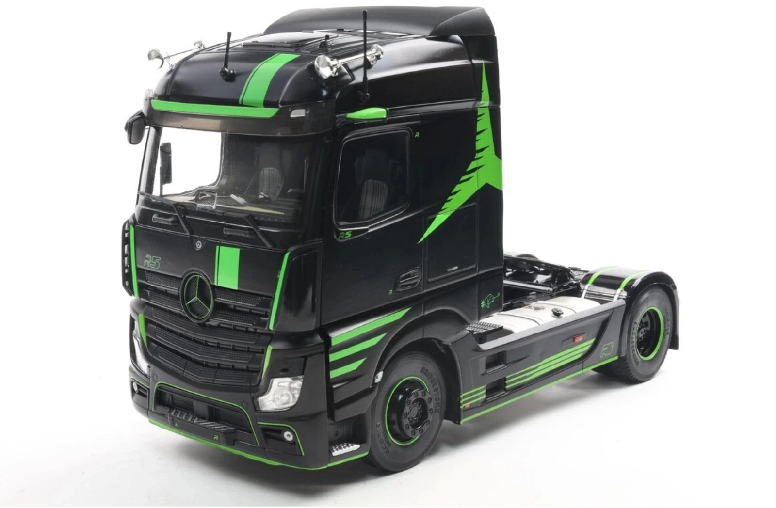 1/24 MERCEDES-BENZ ACTROS 4x2 R5 Siyah Renk