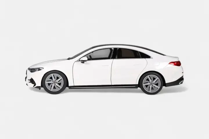 1/18 Mercedes-Benz CLA Coupé (Kutupsal Beyaz / Polar White)