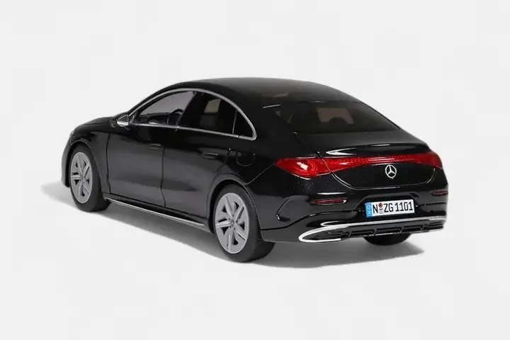 1/18 Mercedes-Benz CLA Coupé (Kozmos Siyah / Cosmos Black)