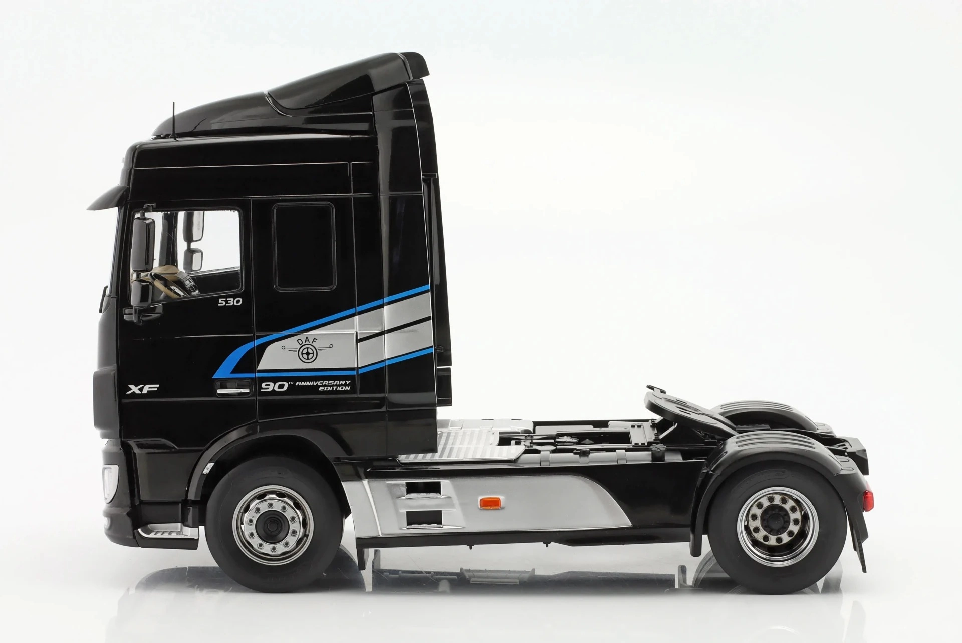 1/18  DAF XF Space Cab / Siyah (Black)