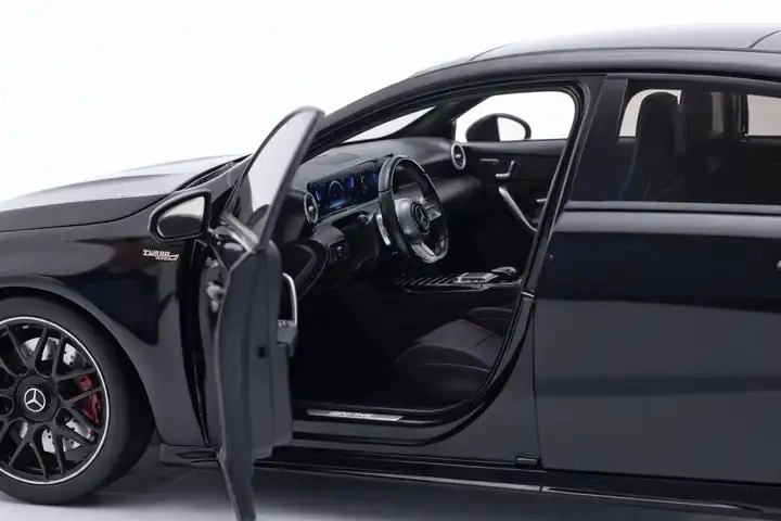 1/18 Mercedes-AMG A 45 S 4MATIC+ (Kozmos Siyah / Cosmos Black)