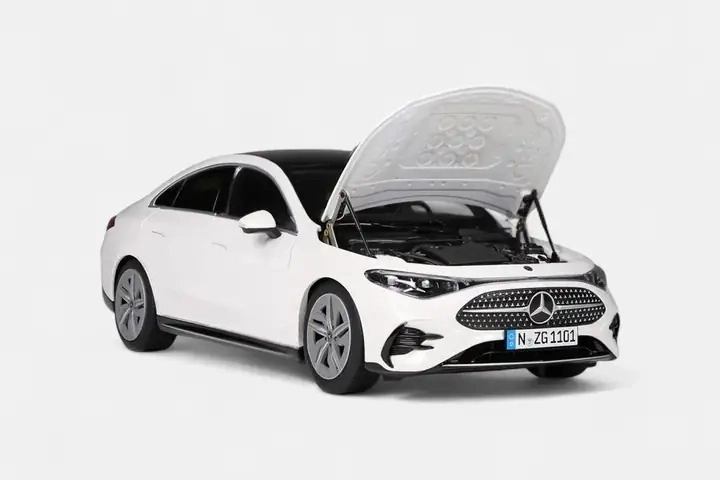 1/18 Mercedes-Benz CLA Coupé (Kutupsal Beyaz / Polar White)