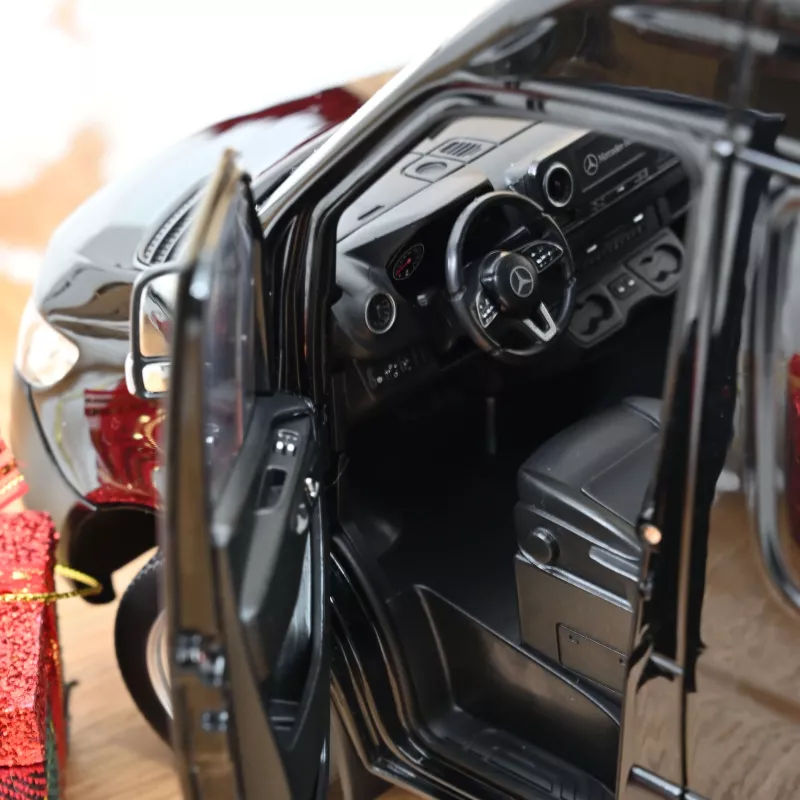 1/18 Norev Mercedes-Benz Sprinter 2018 Siyah
