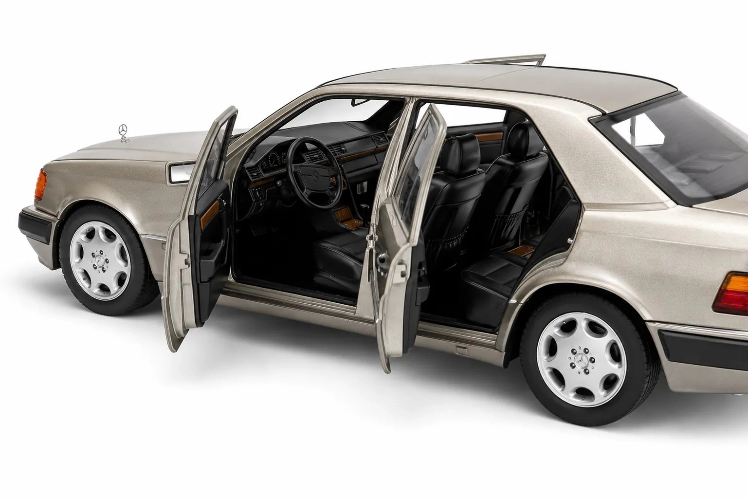 1/18 NOREV Mercedes-Benz 500 E (W124) smoke silver - B66040724