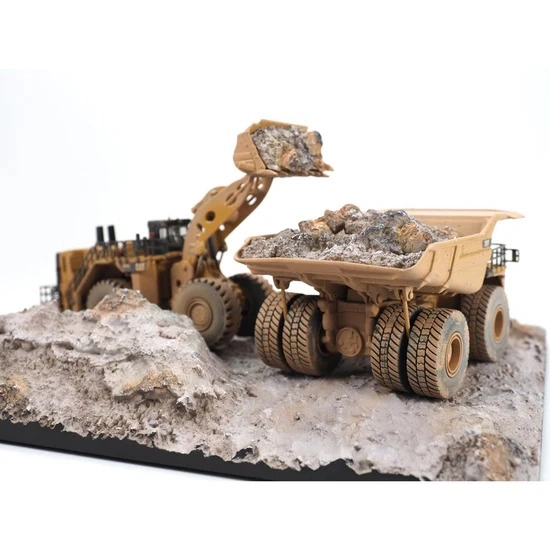 1/125 Cat 994K Tekerlekli Yükleyici ve 797 Maden Damperli Kamyon (eskimiş görünümlü)