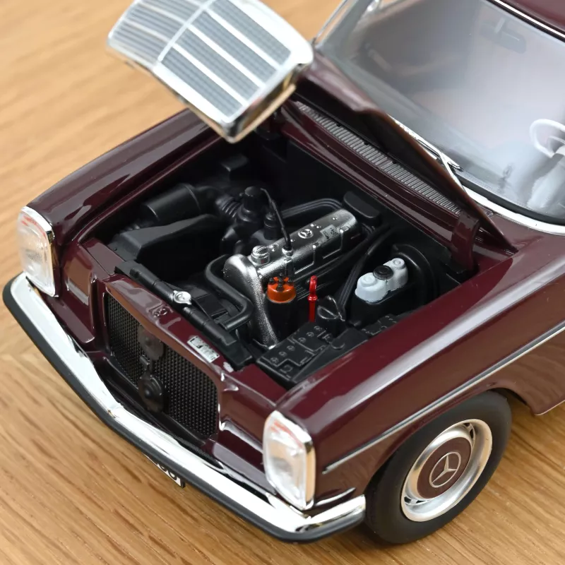 1/18 Norev Mercedes-Benz 200 1968 Dark Red Brown
