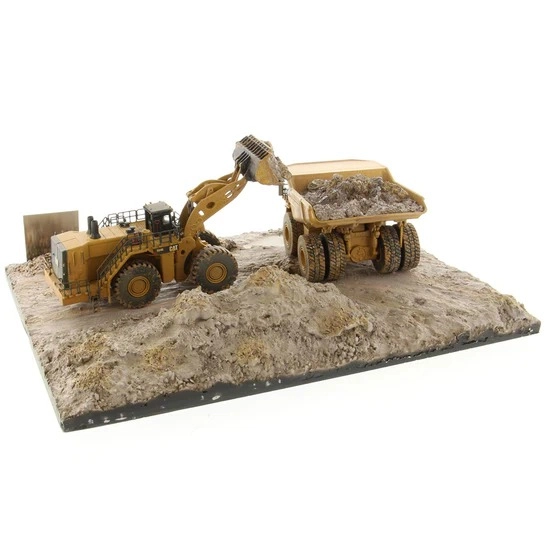 1/125 Cat 994K Tekerlekli Yükleyici ve 797 Maden Damperli Kamyon (eskimiş görünümlü)