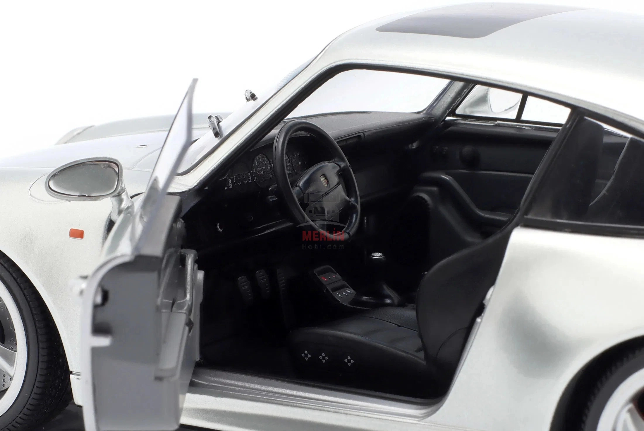 Solido 1/18 Scale Porsche 911 (993) 4S – Polar Silver – 1996