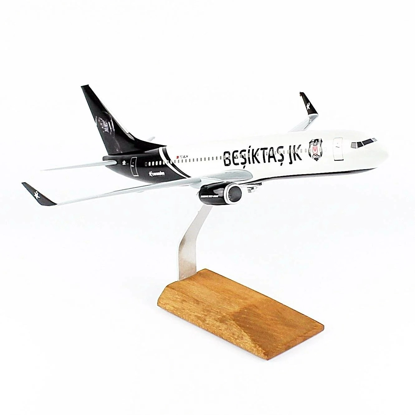 1/100 Ölçek, THY Beşiktaş  Logolu B737-800 Passenger Plane, Ready for Display with Wooden Stand