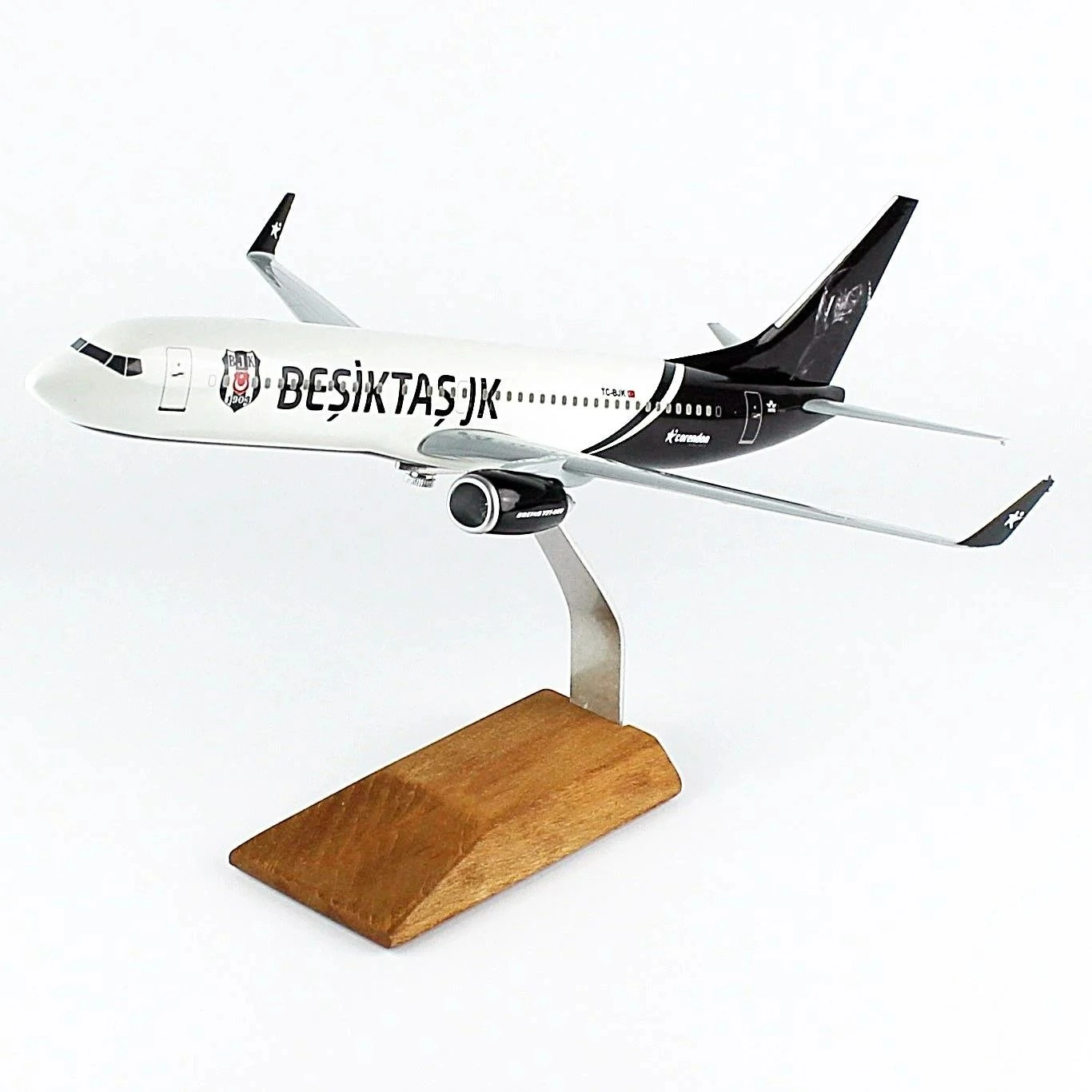 1/100 Ölçek, THY Beşiktaş  Logolu B737-800 Passenger Plane, Ready for Display with Wooden Stand