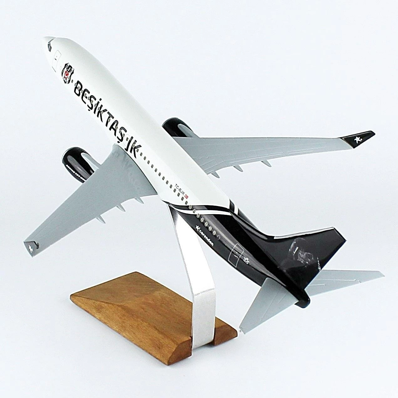 1/100 Ölçek, THY Beşiktaş  Logolu B737-800 Passenger Plane, Ready for Display with Wooden Stand