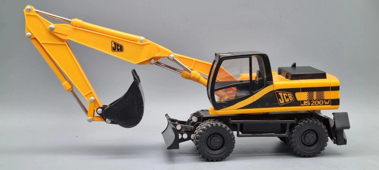 1/32 - JCB JS200W lastikli eskavatör