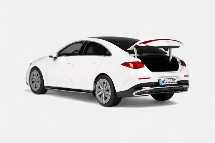 1/18 Mercedes-Benz CLA Coupé (Kutupsal Beyaz / Polar White)