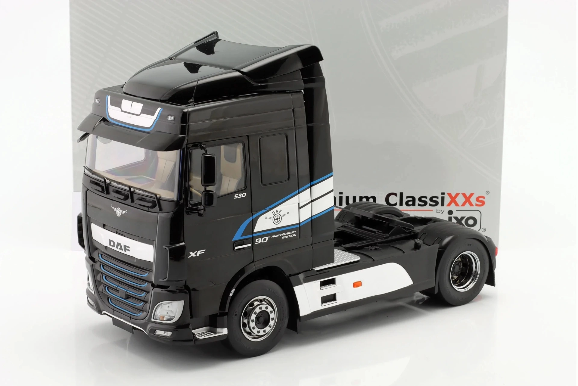 1/18  DAF XF Space Cab / Siyah (Black)