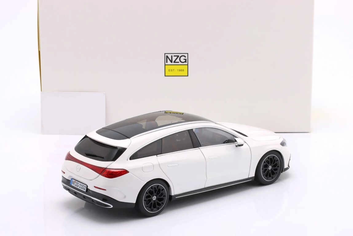 1/18 Mercedes-Benz CLA Shooting Brake EQ (X174) year 2025 polar white 1:18 NZG