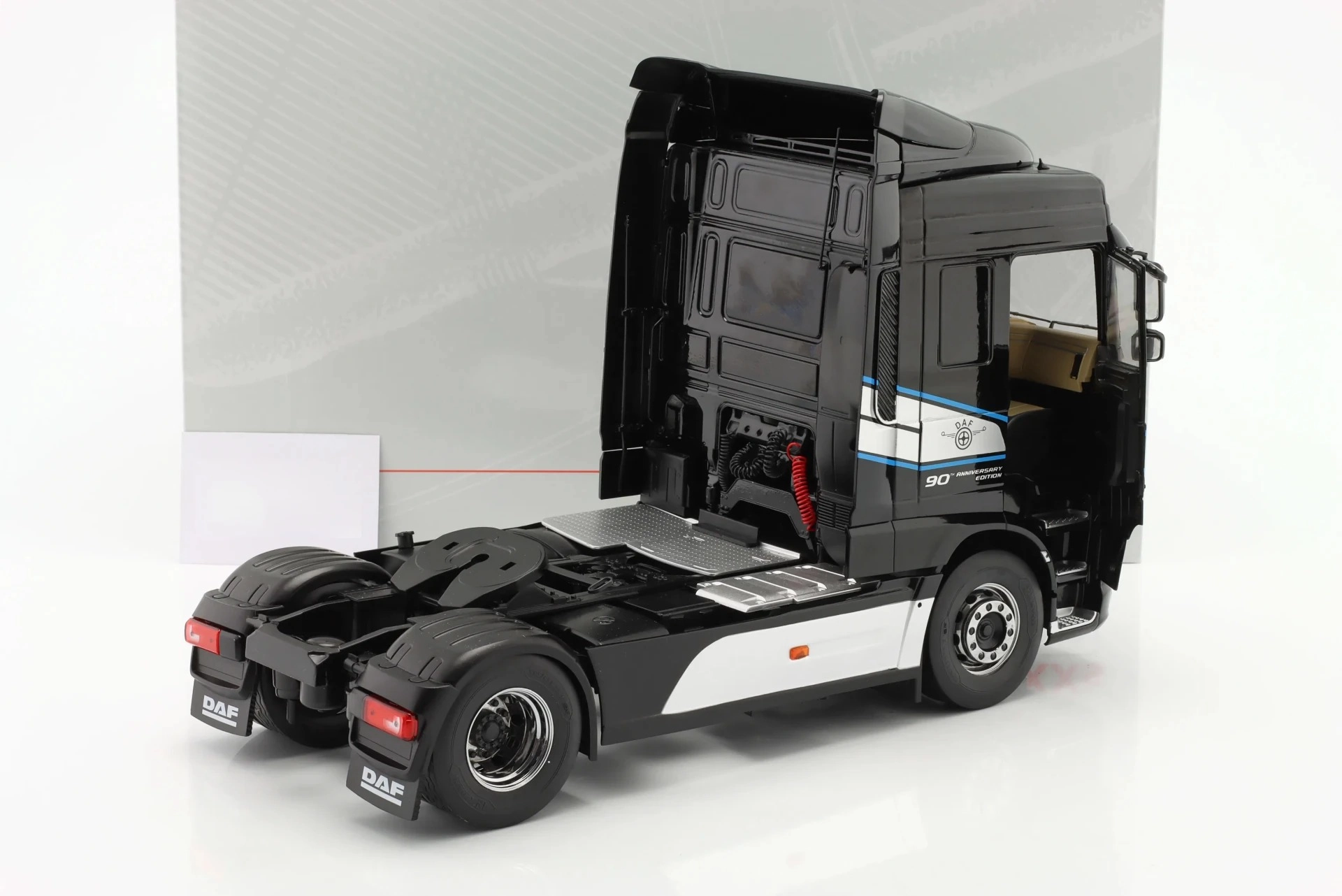1/18  DAF XF Space Cab / Siyah (Black)