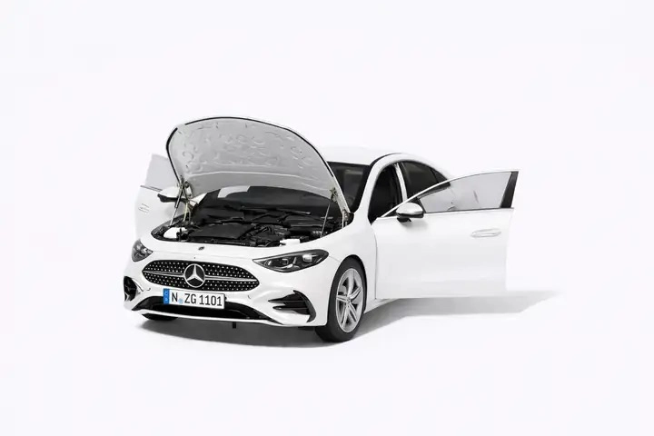 1/18 Mercedes-Benz CLA Coupé (Kutupsal Beyaz / Polar White)