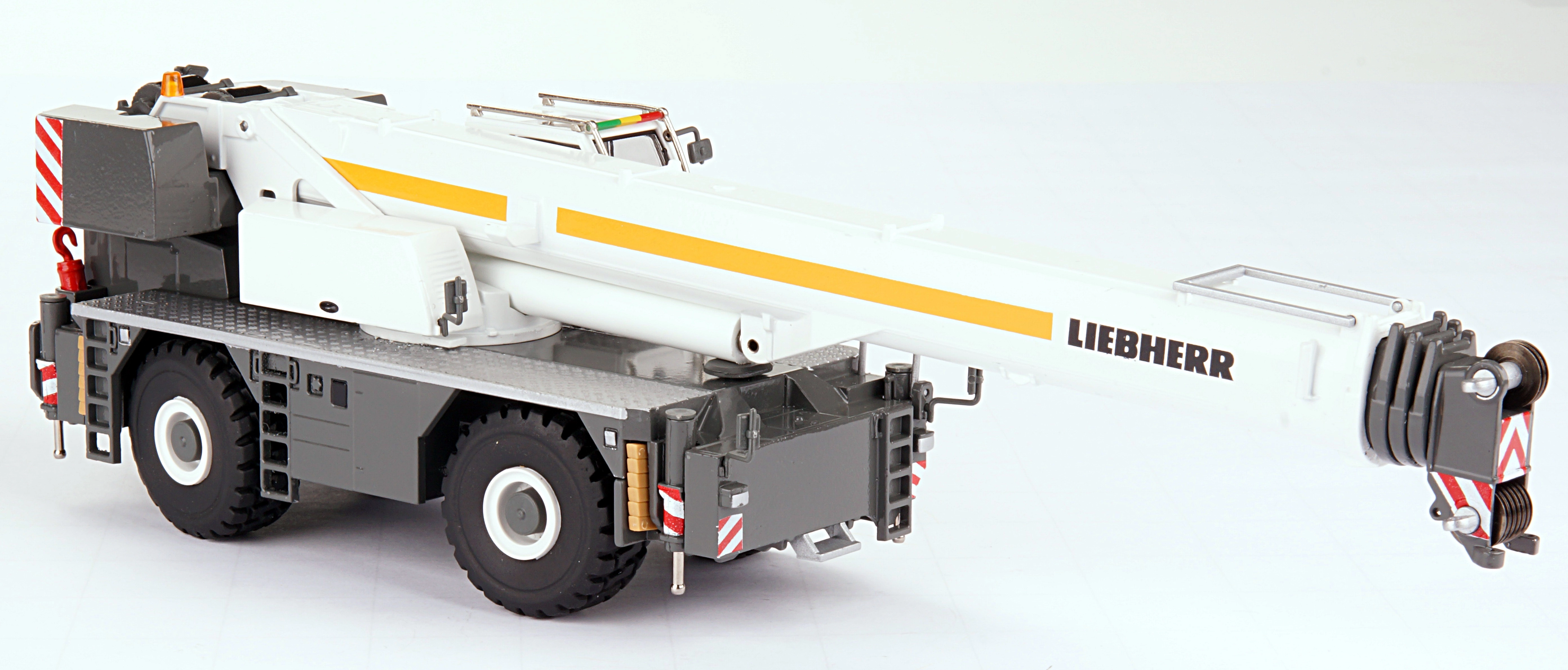 1/50 LIEBHERR LRT 1100-2.1 Zorlu Arazi Vinci