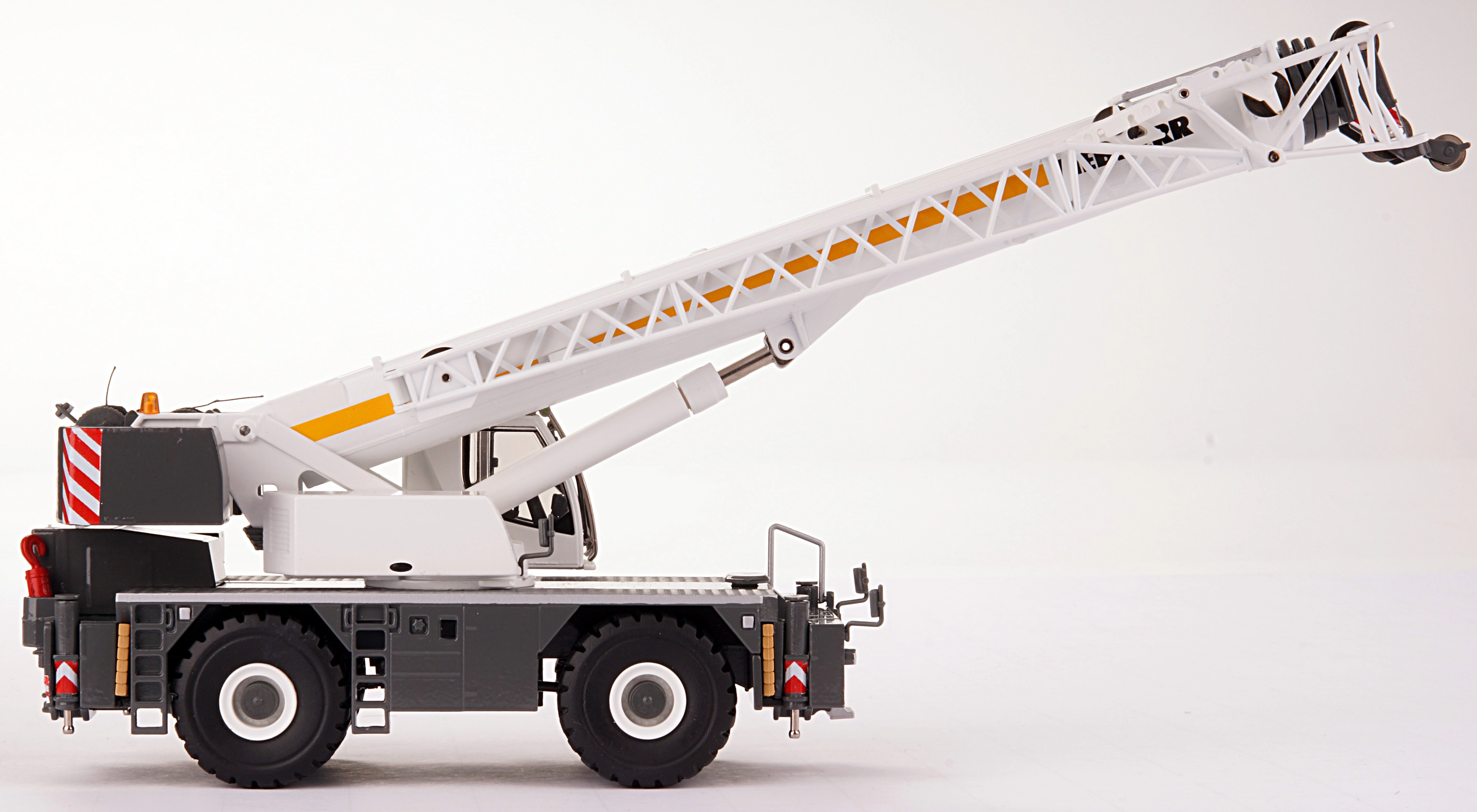 1/50 LIEBHERR LRT 1100-2.1 Zorlu Arazi Vinci