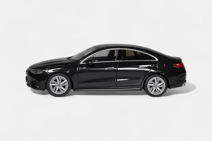 1/18 Mercedes-Benz CLA Coupé (Kozmos Siyah / Cosmos Black)