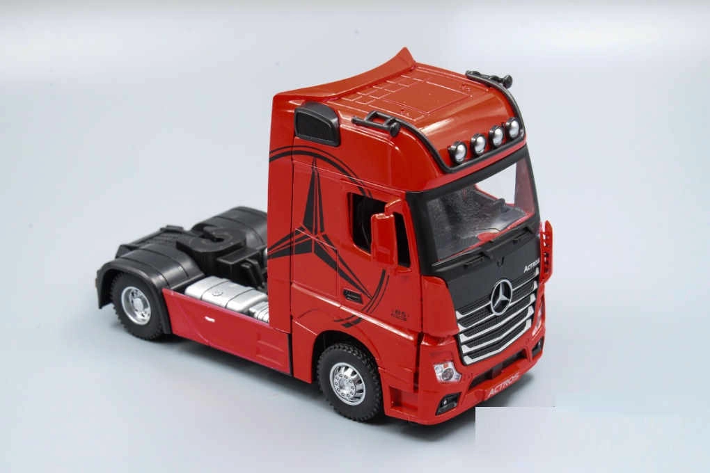 1/36 Scale Actros 1851 4x2 - RED 