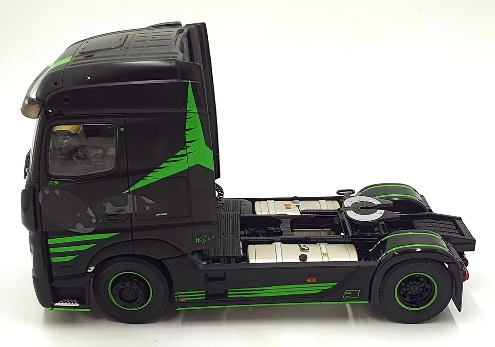 1/24 MERCEDES-BENZ ACTROS 4x2 R5 Siyah Renk