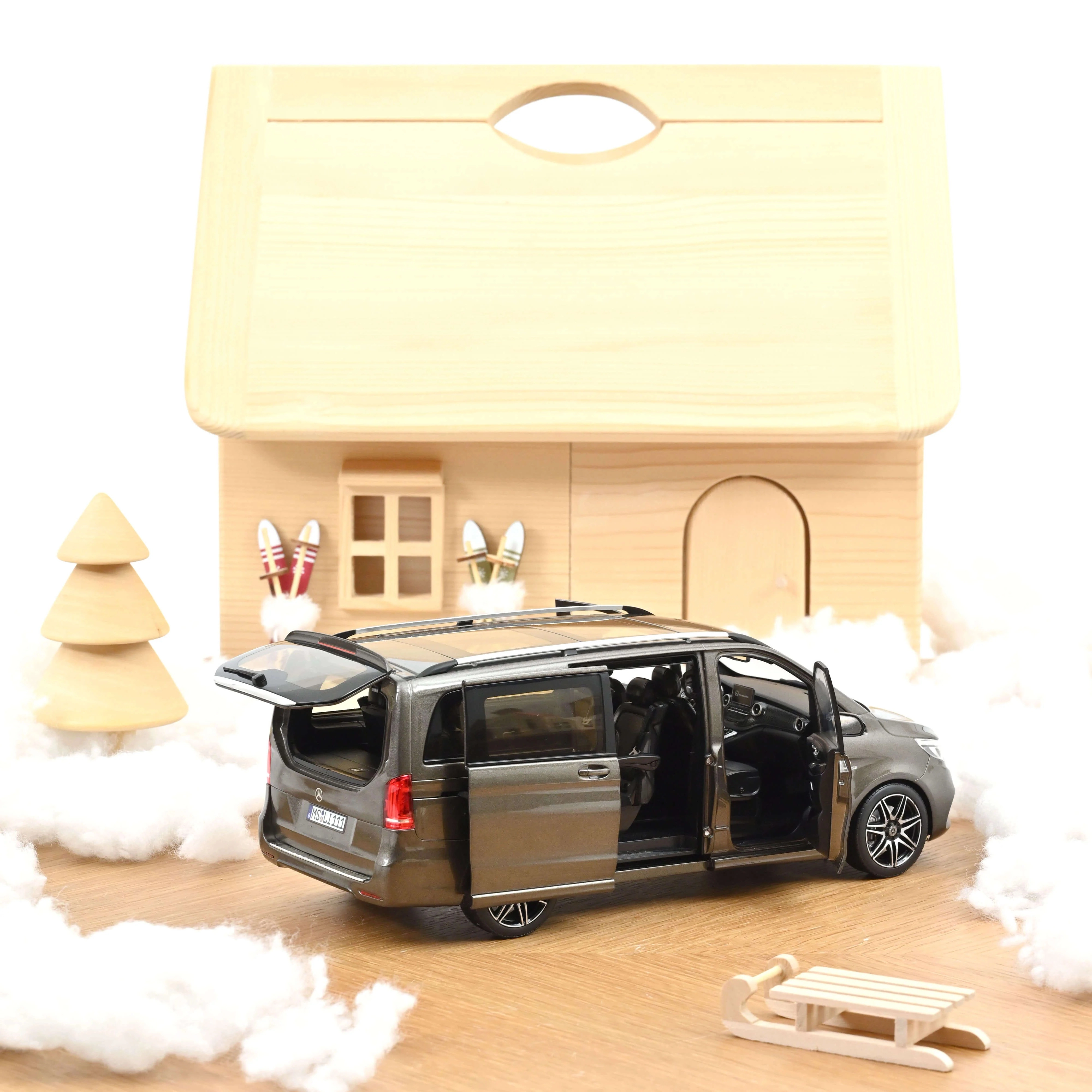 1/18 Norev Mercedes-Benz V-Class AMG-Line 2018 Indium Grey