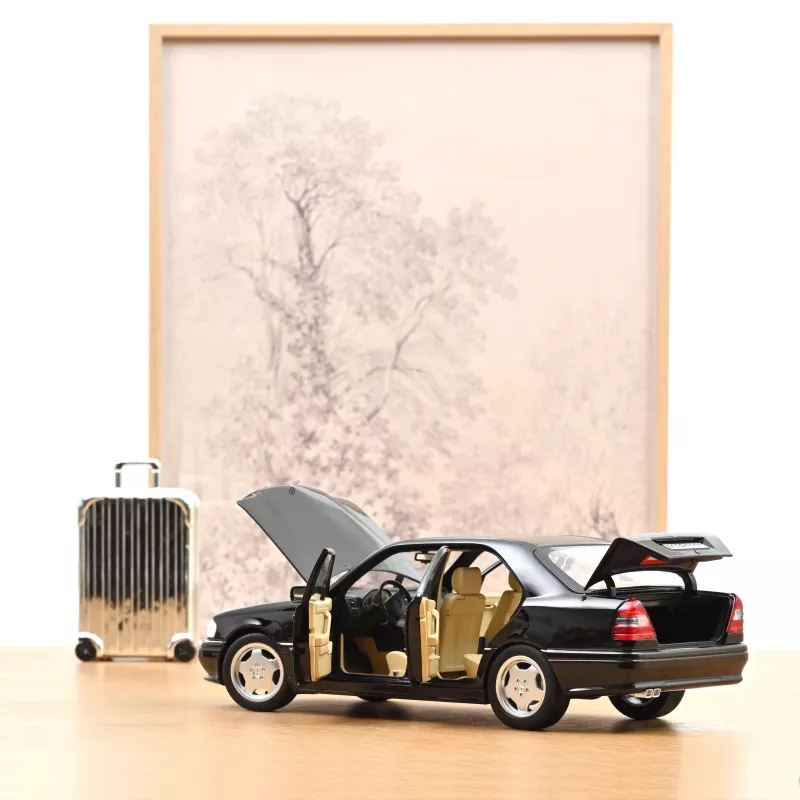 1/18 Norev Mercedes-Benz C36 AMG 1993 Noir Obsidian metalik