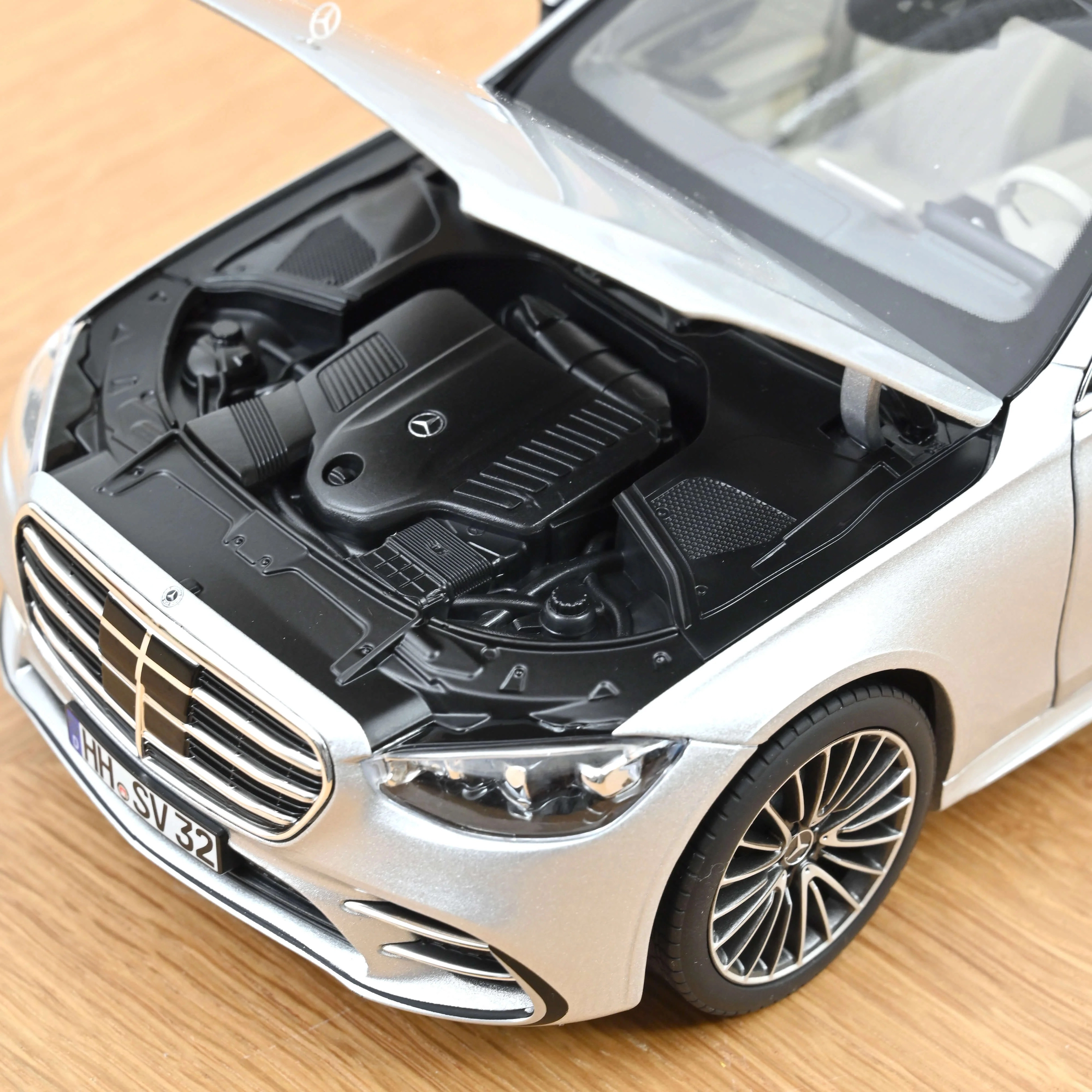 1/18 Norev Mercedes-Benz S-Class AMG-Line 2021 Brillant Silver 