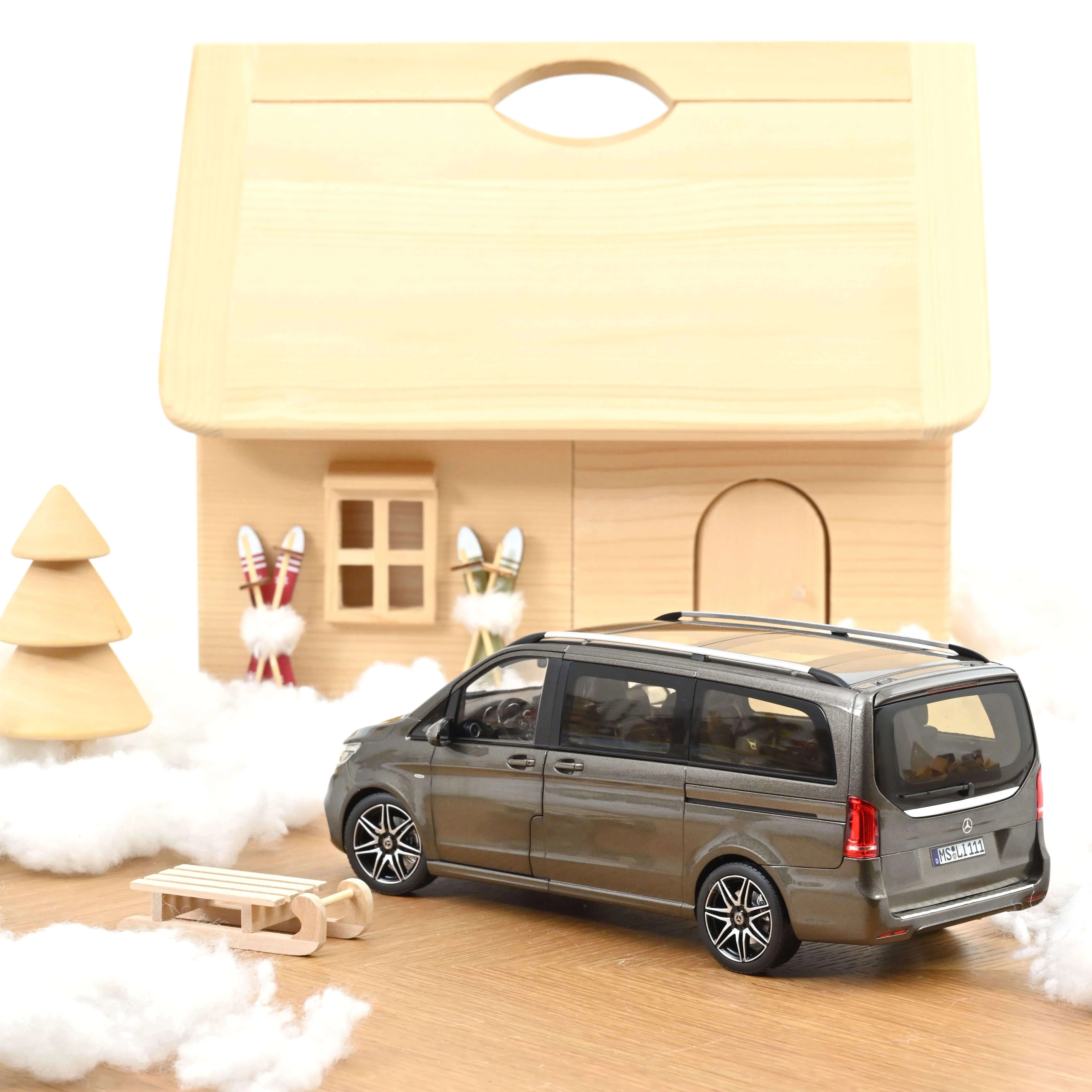 1/18 Norev Mercedes-Benz V-Class AMG-Line 2018 Indium Grey