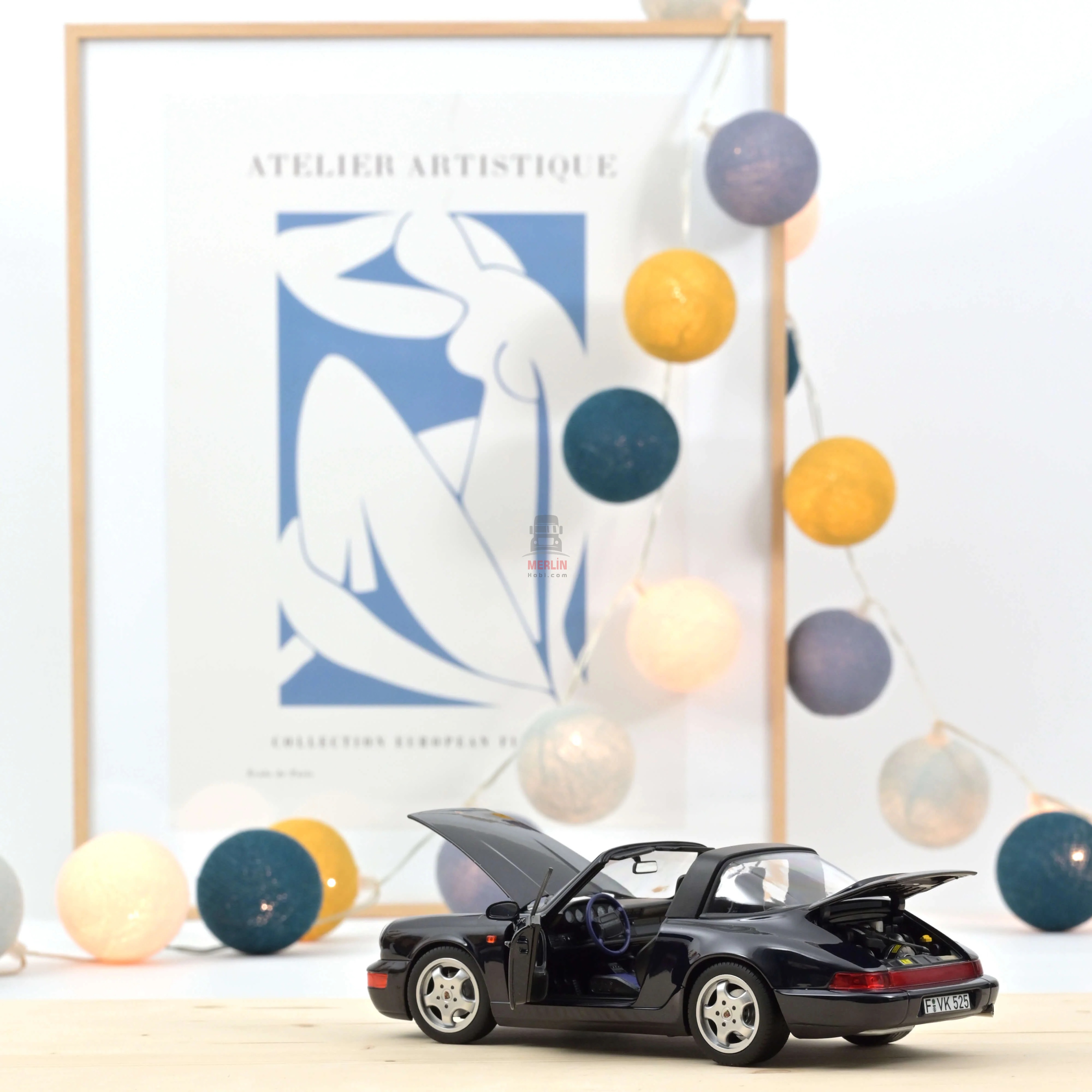 1/18  Norev Porsche 911 Carrera 4 Targa 1991 Blue metallic