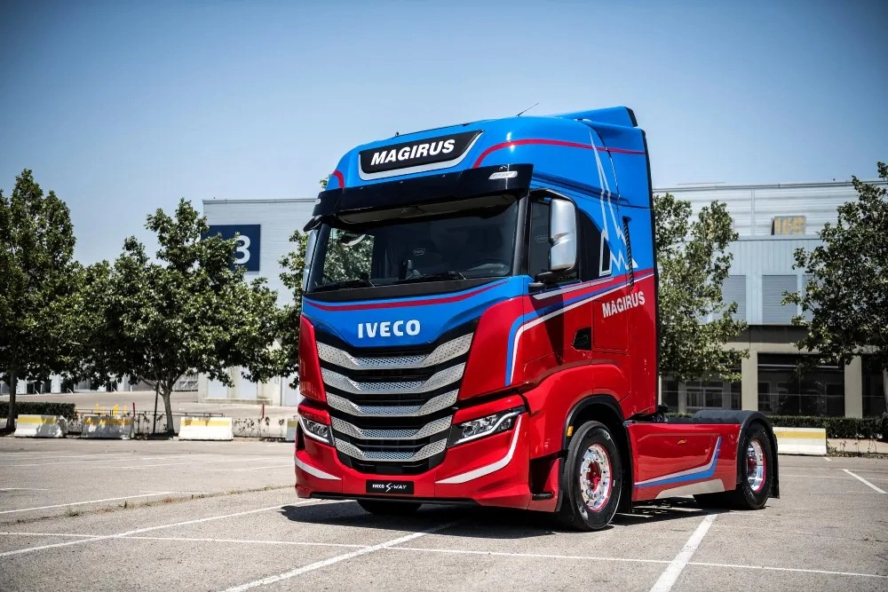 Volvo F16 4x2 black/silver