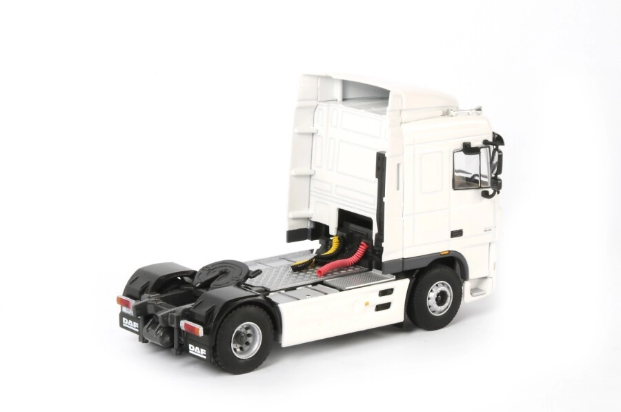 1/50 DAF XF 105 SC 4x2 Beyaz