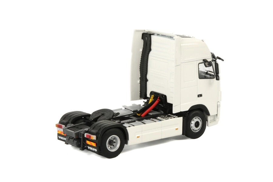 1/50 Volvo FH3 XL700  4x2 Beyaz Tır Çekici
