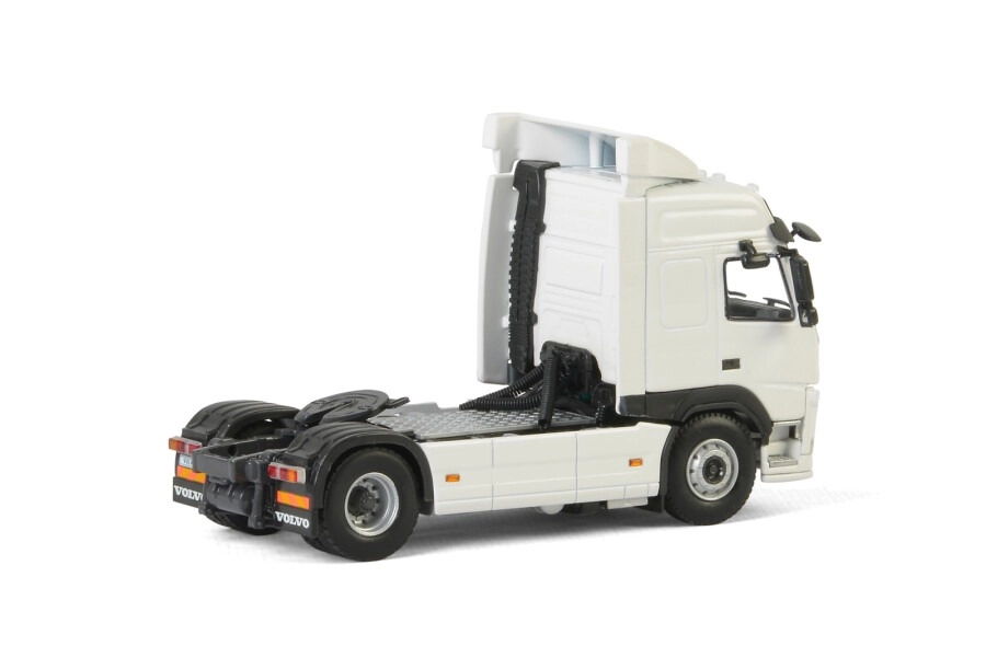 1/50 VOLVO FM4 GLOBETROTTER 4x2 - Beyaz