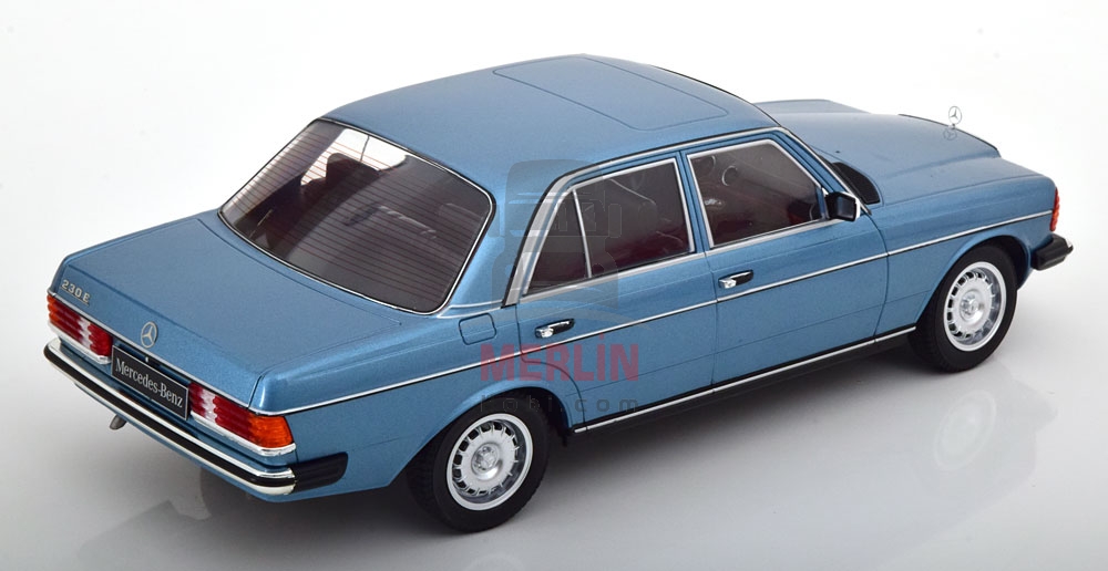 KK SCALE 1/18 Mercedes 230E W123 1975 HELLBLAU-METALLİC